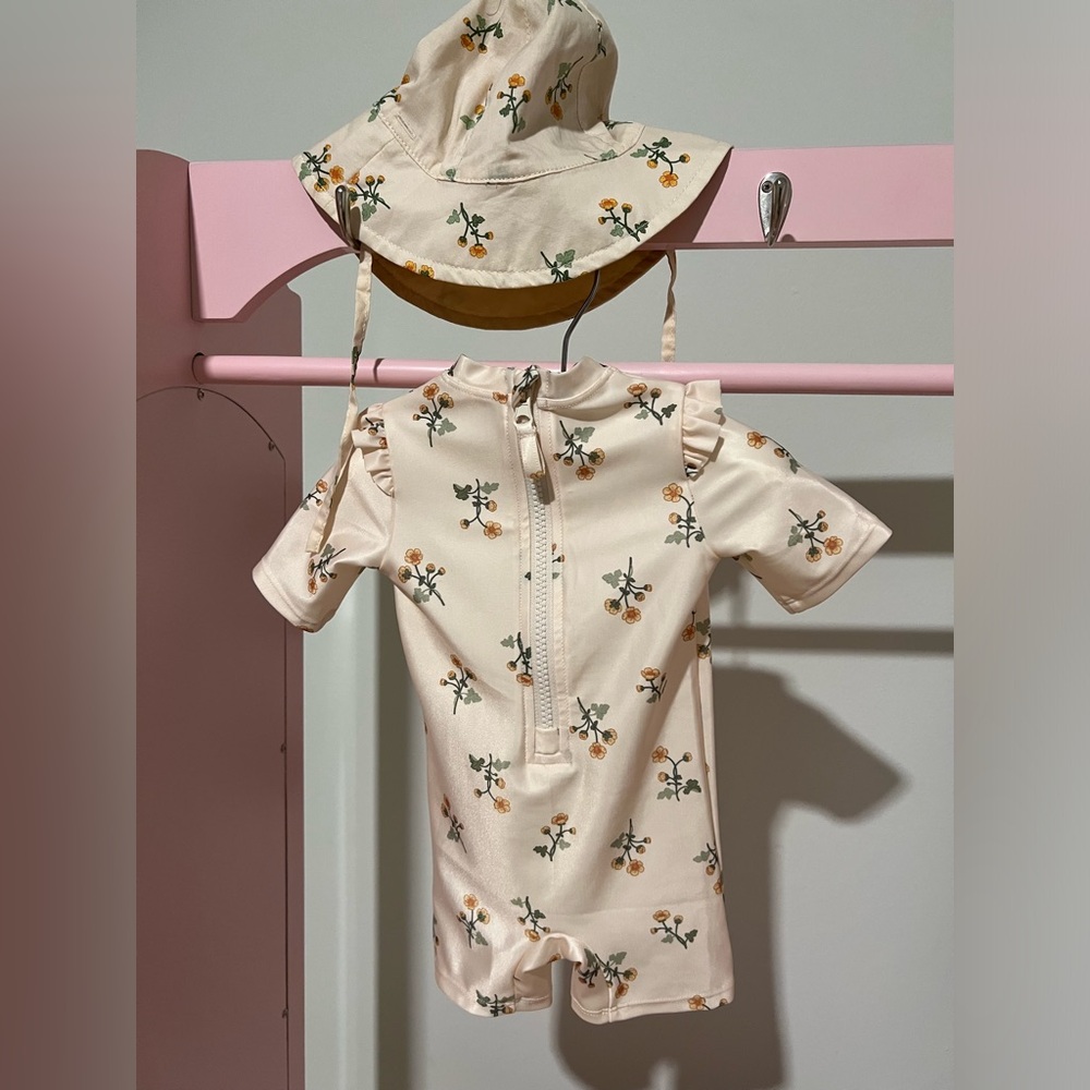 Swim suit and hat